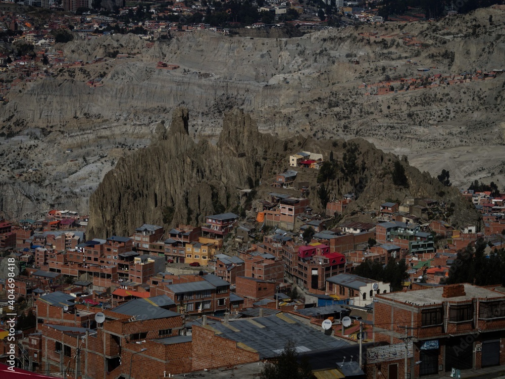 Φωτογραφία Panorama view of rock formations landscape in La Paz cityscape buildings urban c
