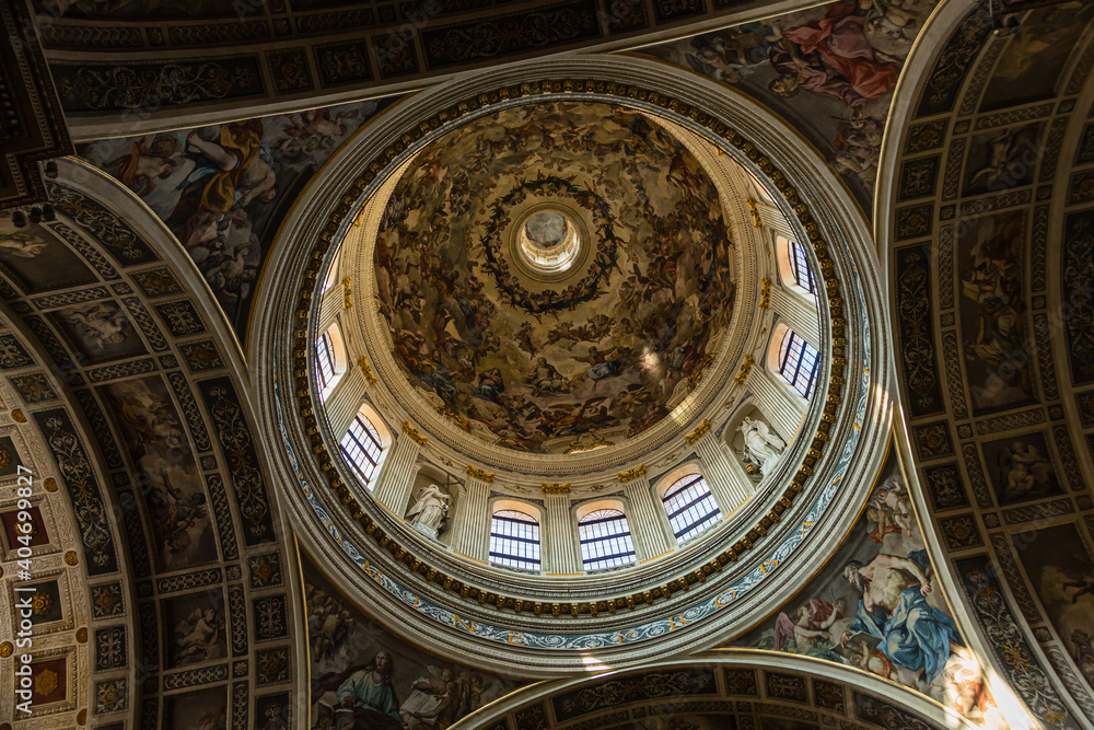 イタリア　マントヴァのサンタンドレア聖堂のクーポラ