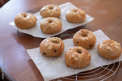 自宅でパン作り　アーモンドチョコチップベーグル © annyan