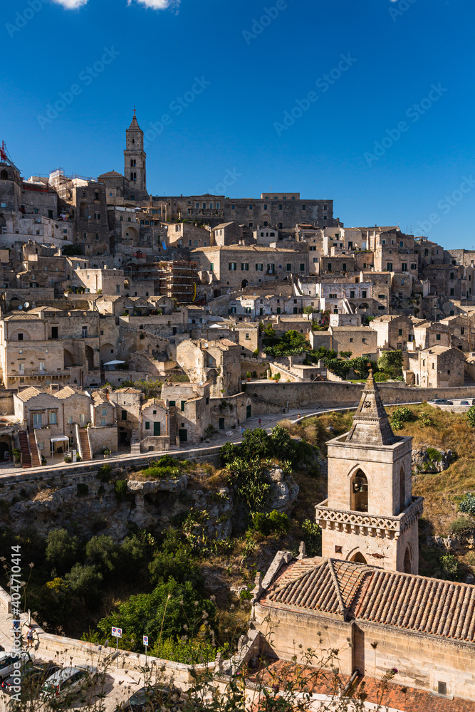 イタリア　マテーラの洞窟住居とマテーラ大聖堂
