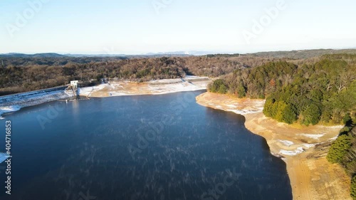 Wallpaper Mural 日本の岐阜にある松野湖。湖面に霧が浮かんでる冬の風景。 Torontodigital.ca