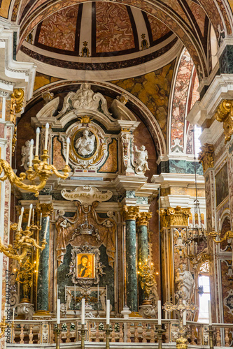 イタリア モノポリのマドンナデッラマディア大聖堂の祭壇