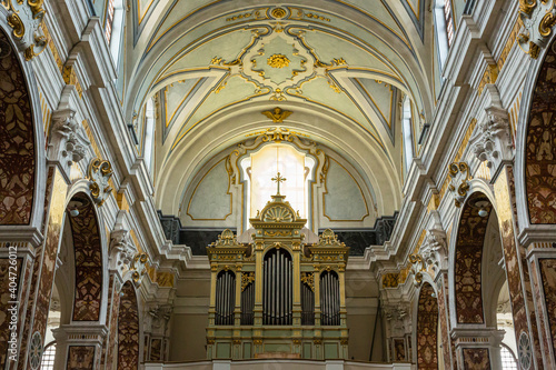イタリア　モノポリのマドンナデッラマディア大聖堂 © pespiero