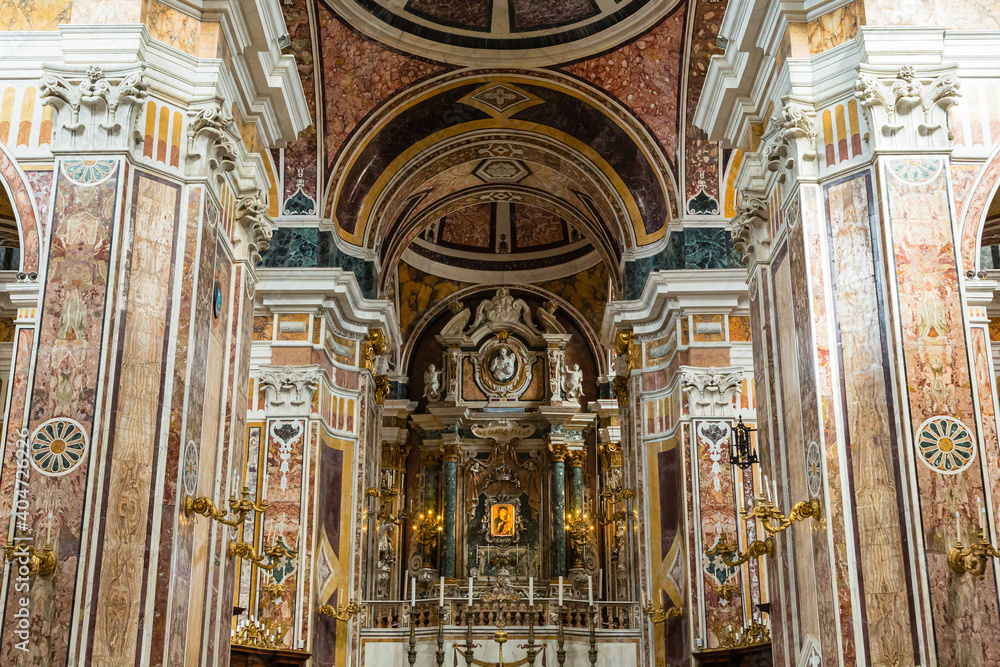 イタリア　モノポリの大聖堂の祭壇
