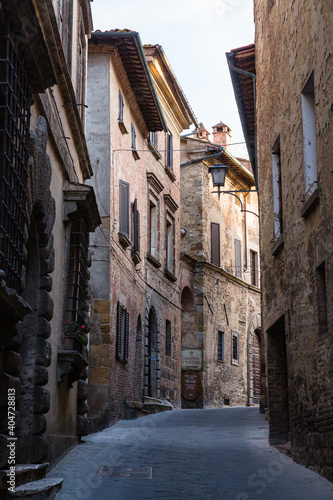 Fototapeta Naklejka Na Ścianę i Meble -  イタリア　モンテプルチャーノの路地

