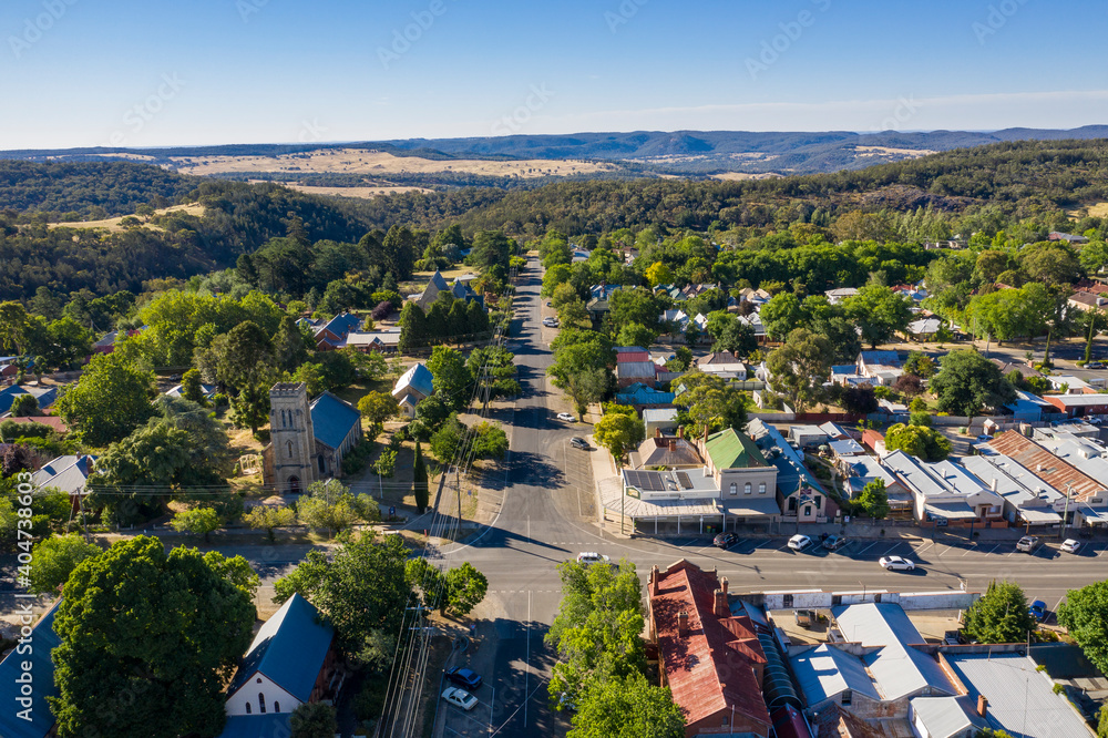 Φωτογραφία Aerial view of Ford and Church streets in Beechworth, Victoria, Australia