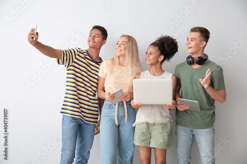 Teenagers with different de...