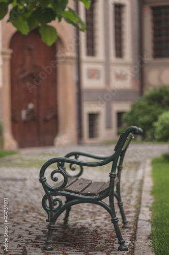 Stylowa ławeczka w centrum Pragi © Ianu Arius