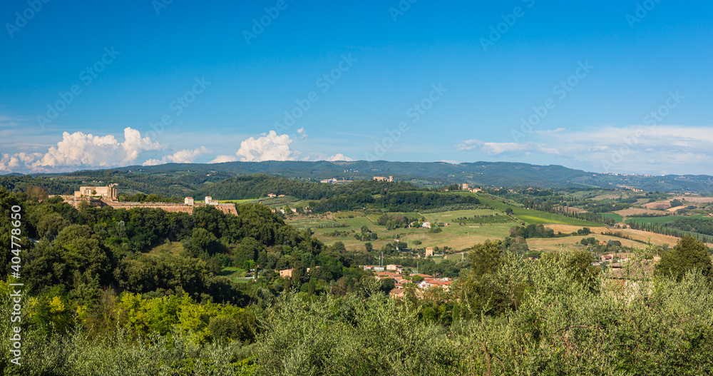 イタリア　ポッジボンシの要塞からの風景
