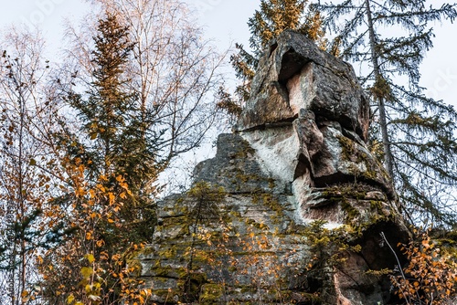 Mystische Felsengruppe und Steingruppe Teufelsstein bei der Teufelsmühle bei Rattenberg mit dem Felsengesicht einem Gesicht oder Fratze eines Teufelsgesichts natürlicher Entstehung und Naturphänomen,  photo