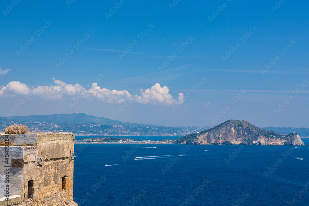 イタリア　プローチダから見えるカプリ島
