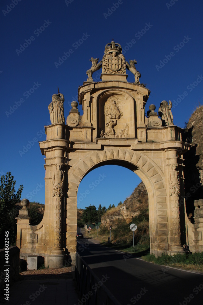 Puerta de antigua de una muralla