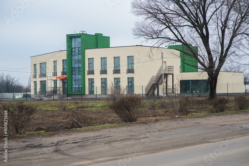 Multi-storey new building, general view. External hospital, school or kindergarten