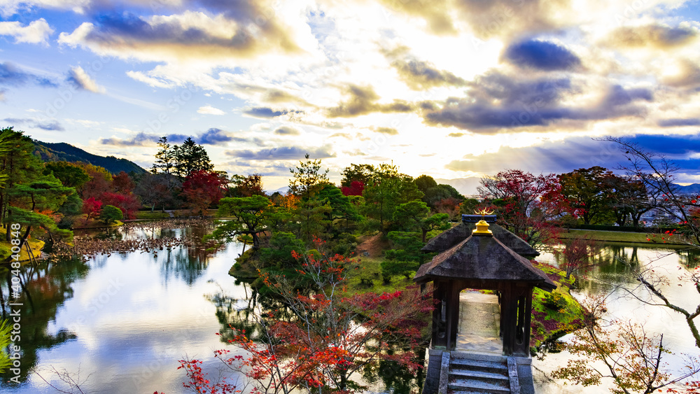 Fototapeta premium 秋の日本庭園 京都 修学院離宮 (Shugakuin Imperial Villa in Kyoto, Japan)