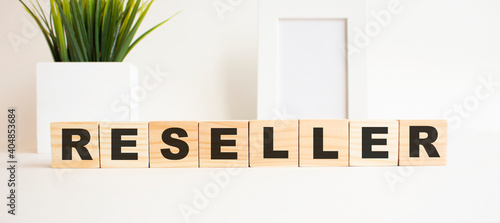 Canvastavla Wooden cubes with letters on a white table