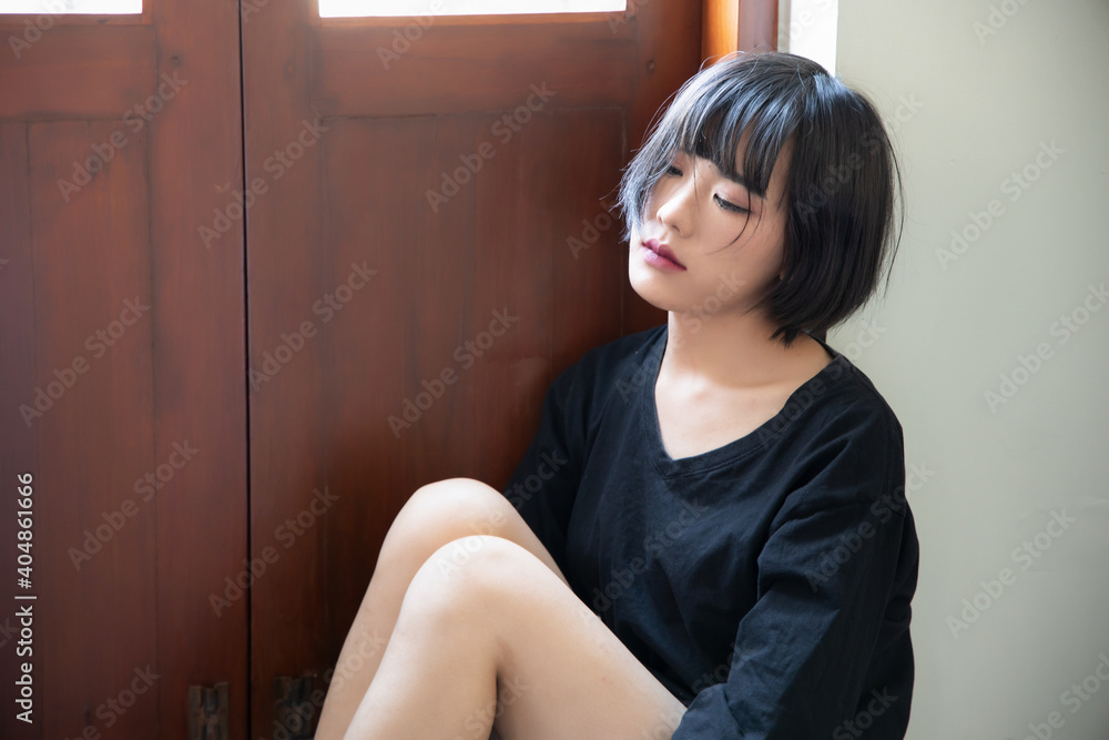 Φωτογραφία Tired depressed crying woman sitting hopelessly in her apartment room, concept o