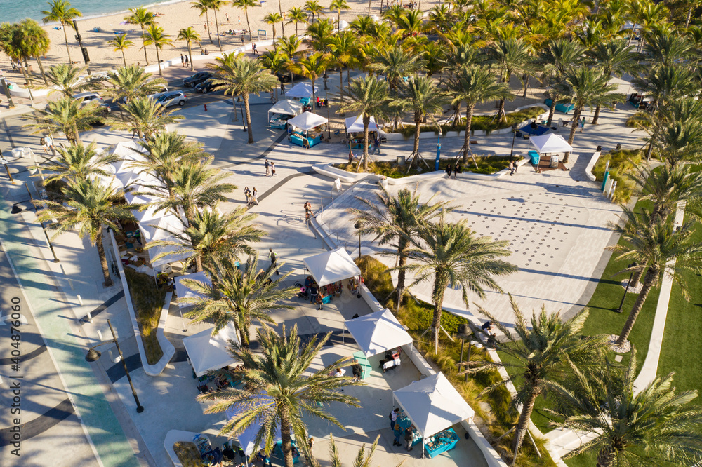 Φωτογραφία Aerial photo farmers market at Las Olas Oceanside Park Fort Lauderdale Beach FL