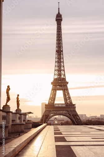 Sunrise in Paris at Trocadero suare. Empty square early morning © Anna