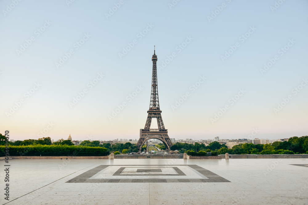 Trocadero square in Paris. View to the city and Eiffel tower from above - obrazy, fototapety, plakaty 