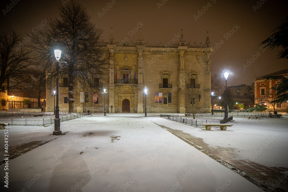 Ciudad de Valladolid con nieve al amanecer en España Europa	