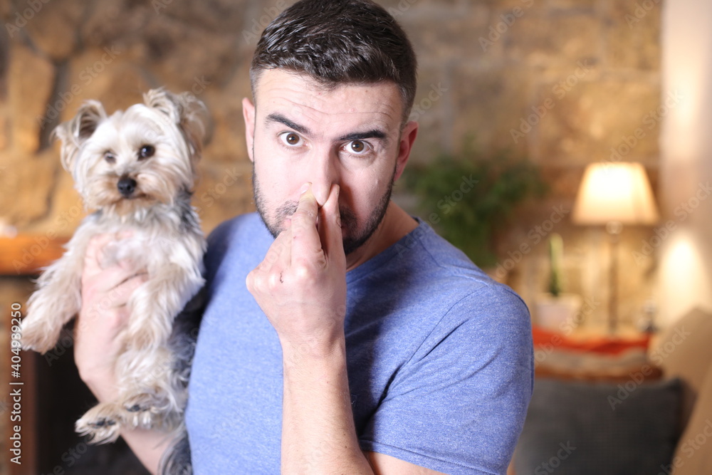 Εκτύπωση καμβά Man complaining about dog smell