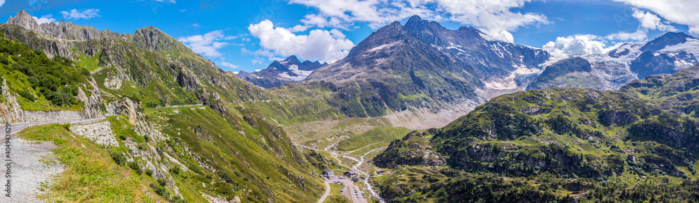 Φωτογραφία High mountain road through the Susten Pass in the Swiss Alps