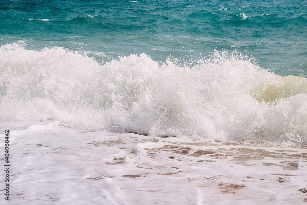 Fototapeta premium Turquoise waves with white foam on the banks of benagil beach in portugal.