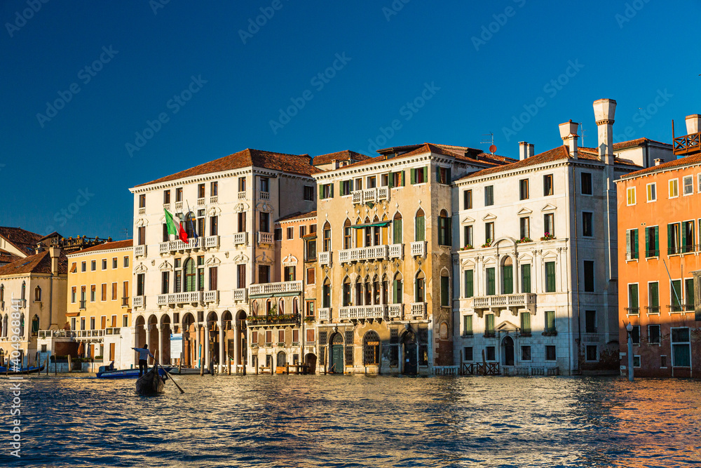 イタリア　ヴェネツィアの運河と街並み
