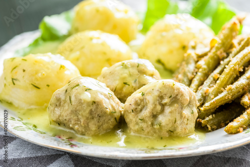 Meatballs in dill sauce