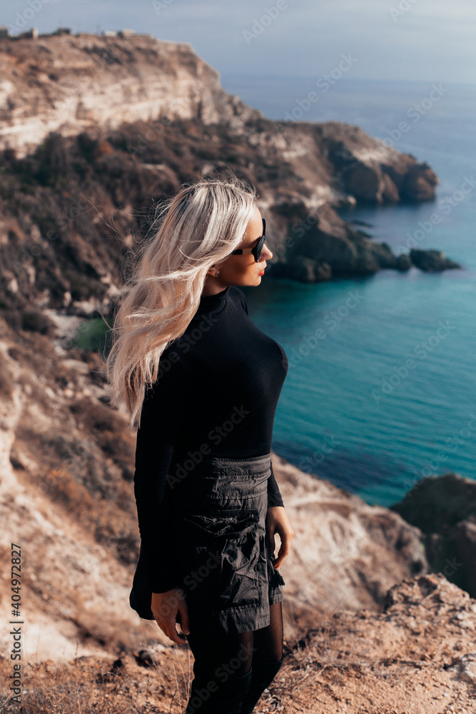 Ταπετσαρία Young beautiful fashion woman with blonde wavy hair looking at the sea and dream