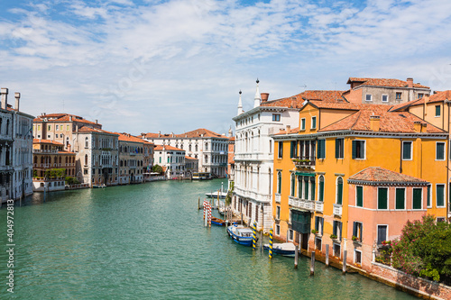 イタリア ヴェネツィアの旧市街の運河と街並み 