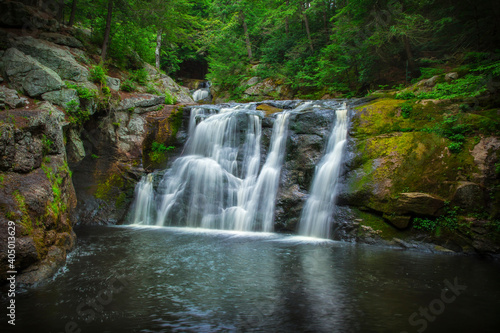 Fototapeta Naklejka Na Ścianę i Meble -  Waterfall in the forest: Doane's Falls, MA, USA