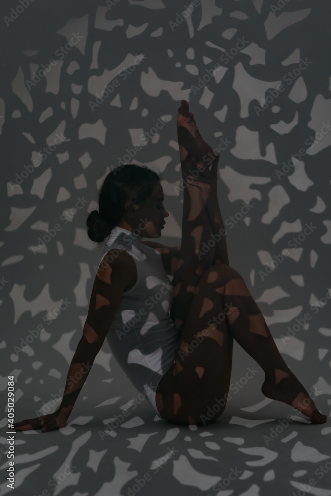 Obraz premium Girl dancer doing stretching