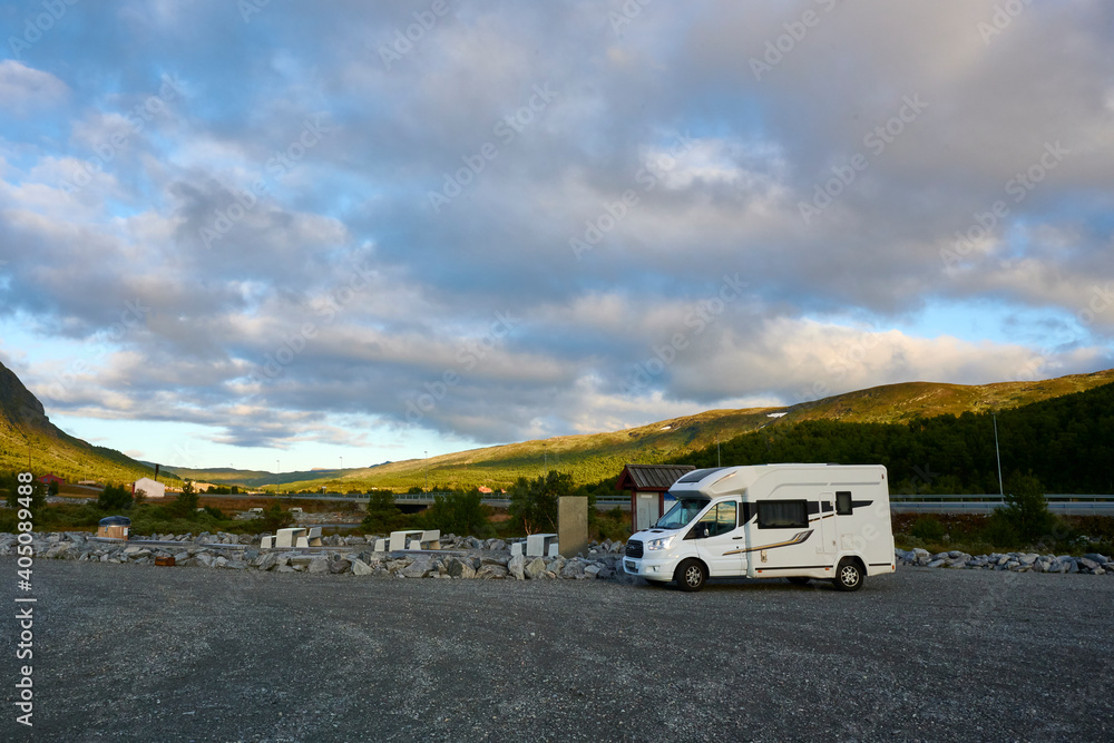 Mit dem Wohnmobil in Norwegen in den Bergen Camping