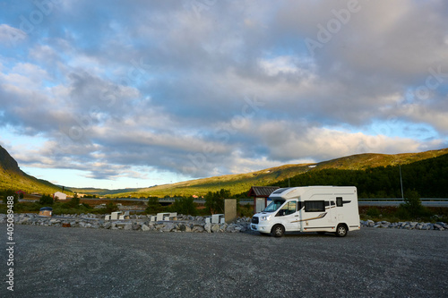 Mit dem Wohnmobil in Norwegen in den Bergen Camping