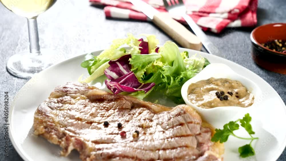 beefsteak with pepper sauce and lettuce beefsteak with pepper sauce and lettuce