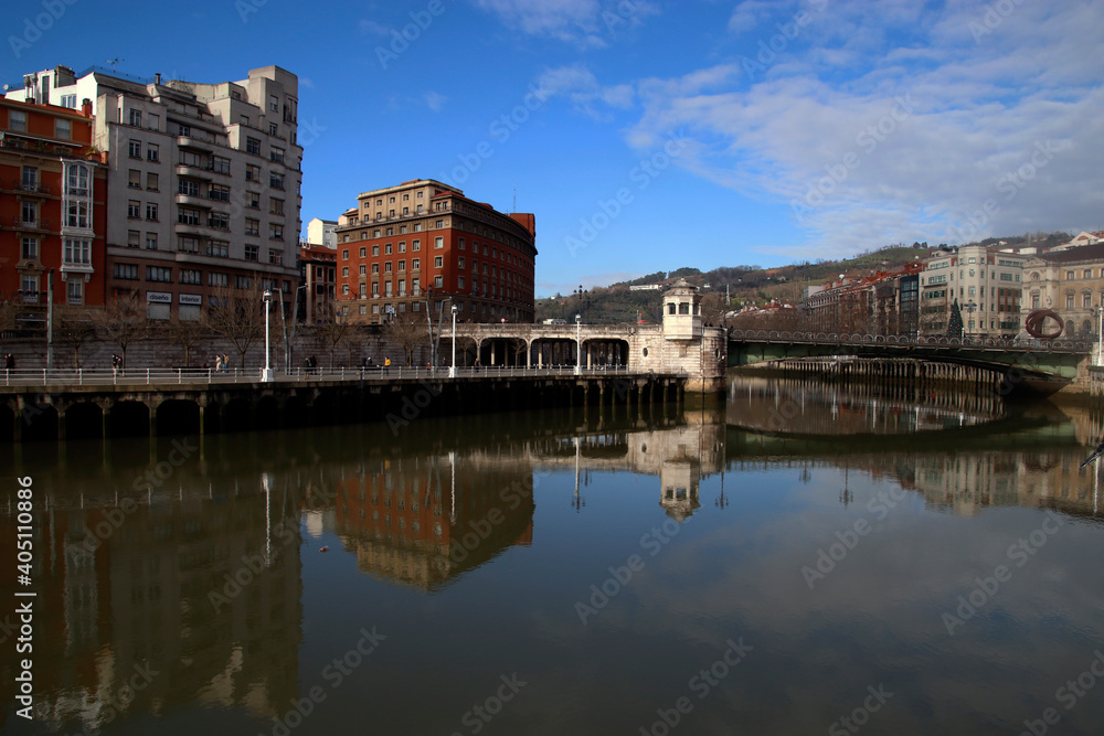 Obraz premium Urbanscape in the city of Bilbao