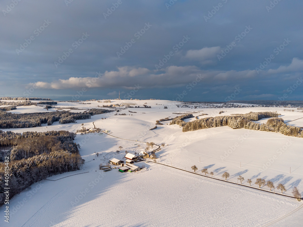 Winterlandschaft mit dem 862m hohen Höhenzug Witthoh