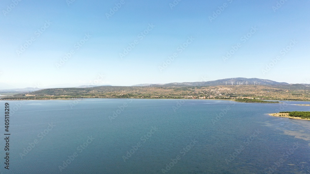 survol de Port-Leucate et étangs de Leucate avec les Corbières