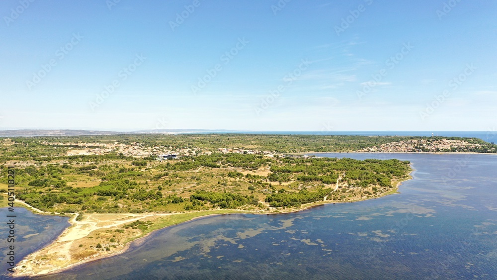 survol de Port-Leucate et étangs de Leucate avec les Corbières survol de Port-Leucate et étangs de Leucate avec les Corbières