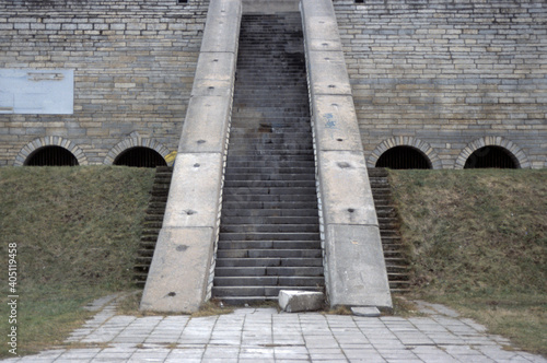 Tallinn (Estland) , Treppe zur maroden Stadthalle photo