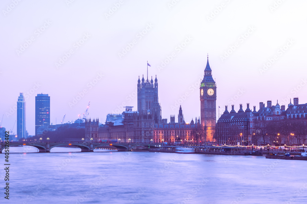 Fototapeta premium Westminster and Big Ben at dusk across the Thames River