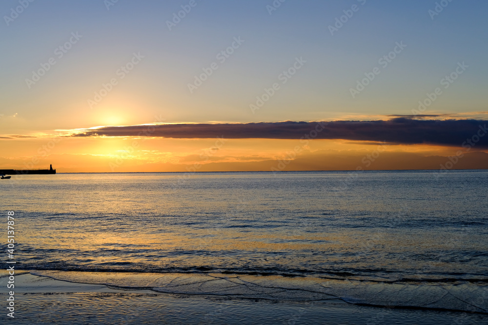 Naklejka premium 神奈川県逗子海岸の夕日
