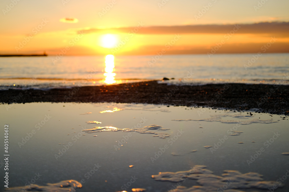 Fototapeta premium 神奈川県逗子海岸の夕日