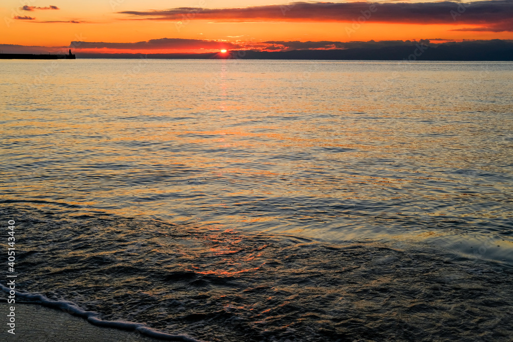Naklejka premium 神奈川県逗子海岸の夕日