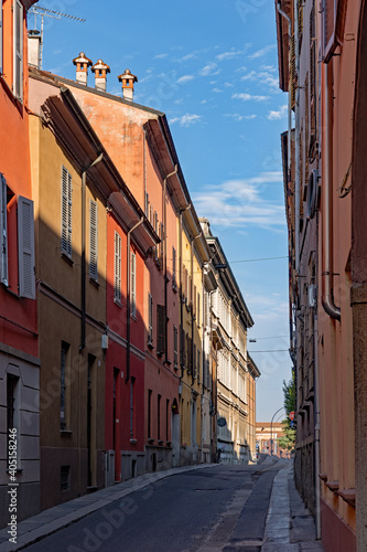 Straße in der Altstadt von Piacenza in der Emilia-Romagna in Italien 