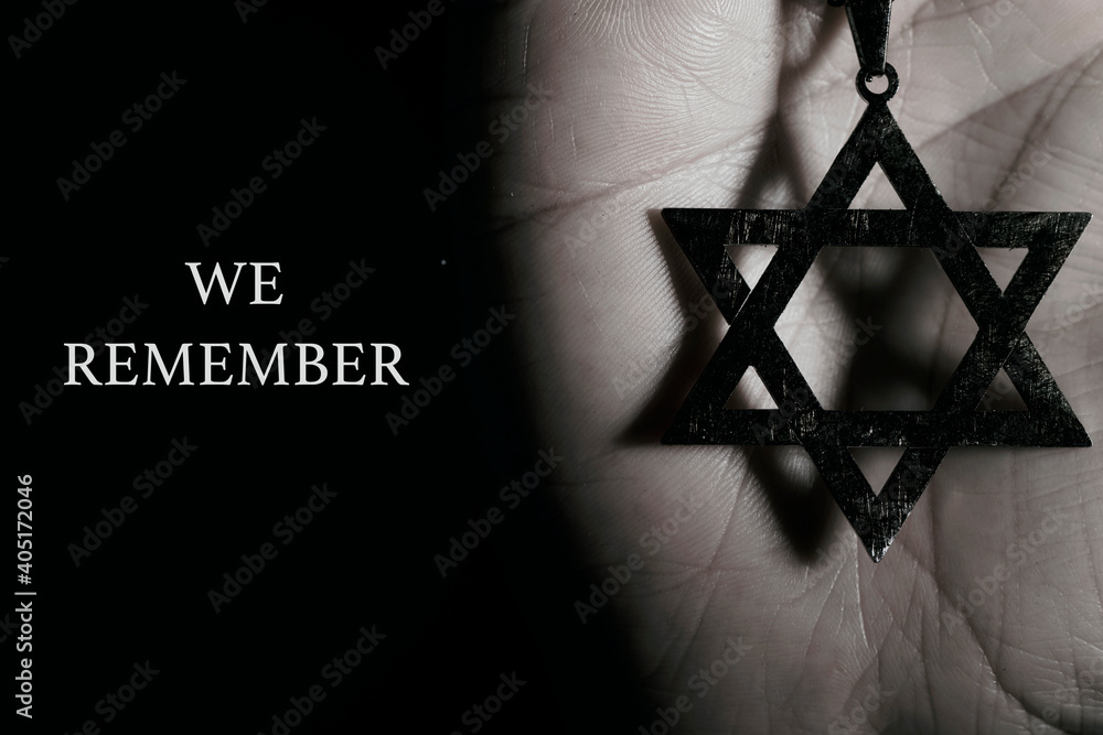 star of david in a pendant and text we remember - obrazy, fototapety, plakaty 