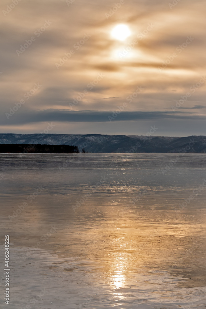 Fototapeta premium Coastal winter landscape. Cloudy and cold weather