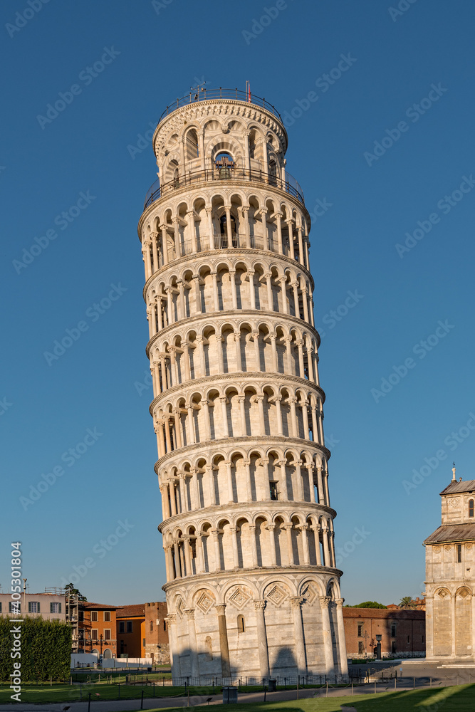 Der schiefe Turm von Pisa in der Toskana in Italien 