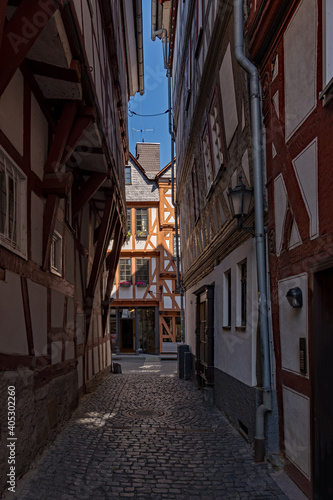 Leere Gasse in der Altstadt von Herborn in Hessen, Deutschland © Lapping Pictures